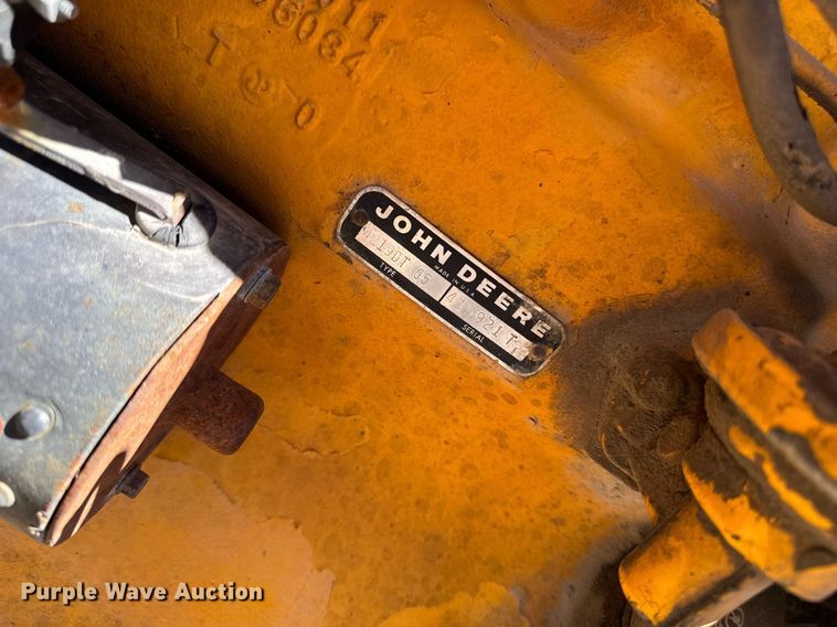 image for item DV2535 1977 John Deere 401 C tractor