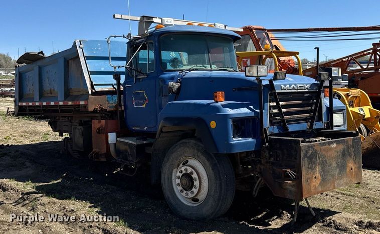 image for item DV2536 2000 Mack RD688S dump truck
