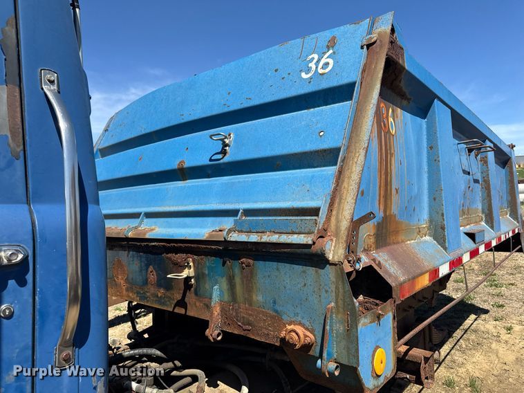 image for item DV2536 2000 Mack RD688S dump truck