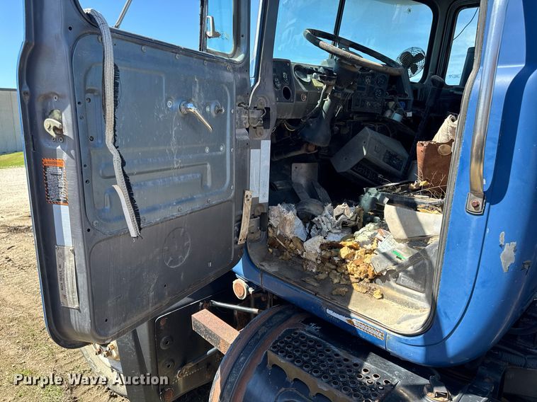 image for item DV2536 2000 Mack RD688S dump truck