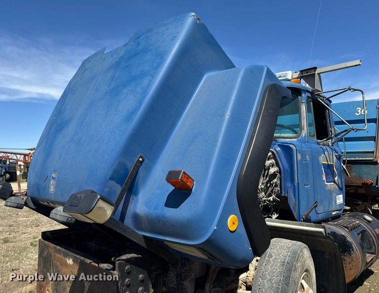 image for item DV2536 2000 Mack RD688S dump truck