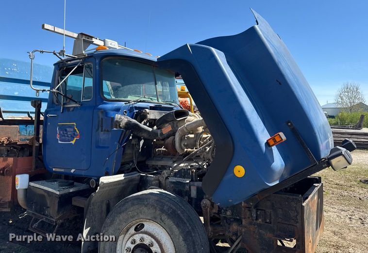 image for item DV2536 2000 Mack RD688S dump truck