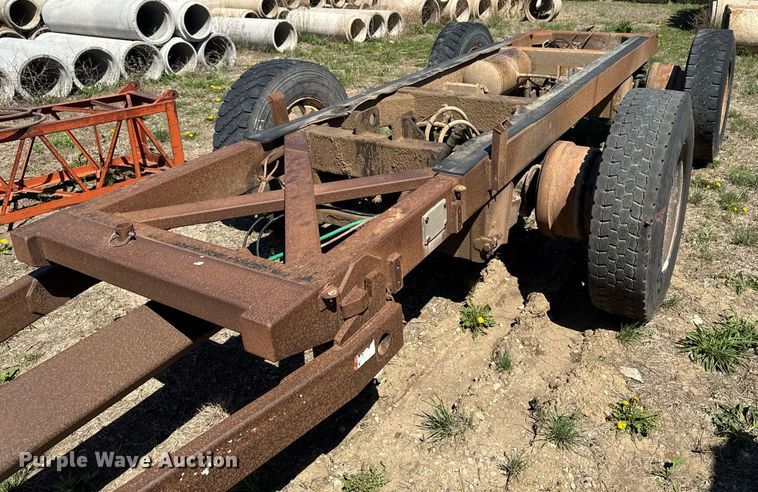 image for item DV2537 2010 Brady end dump pup trailer chassis