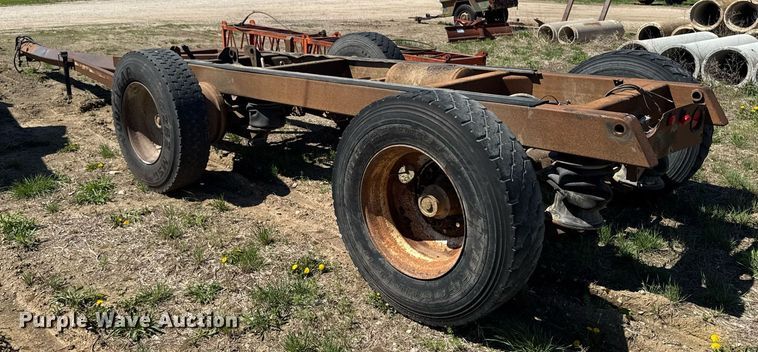 image for item DV2537 2010 Brady end dump pup trailer chassis