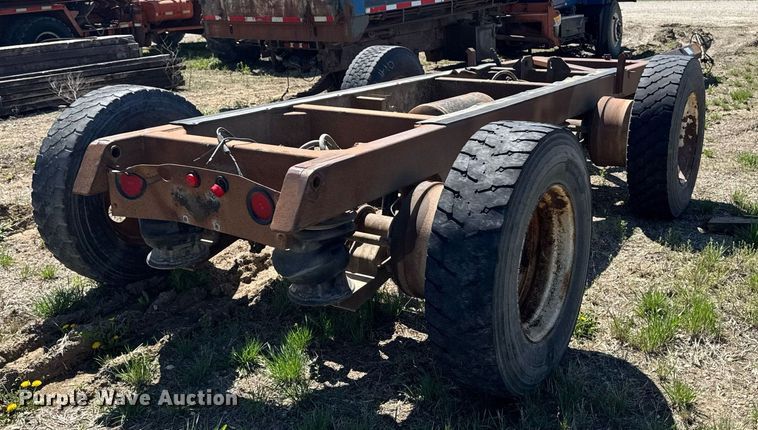 image for item DV2537 2010 Brady end dump pup trailer chassis