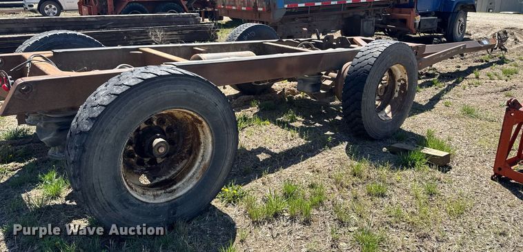 image for item DV2537 2010 Brady end dump pup trailer chassis