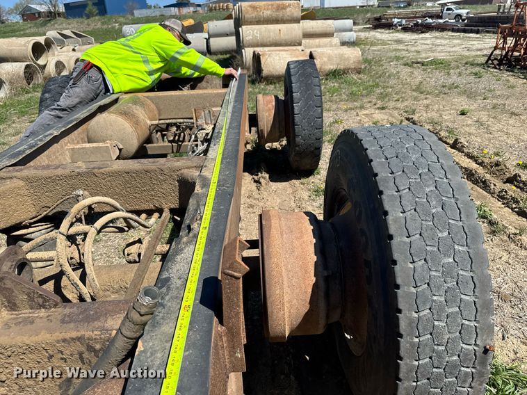 image for item DV2537 2010 Brady end dump pup trailer chassis