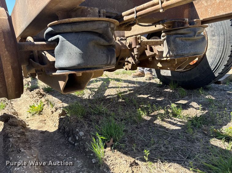 image for item DV2537 2010 Brady end dump pup trailer chassis