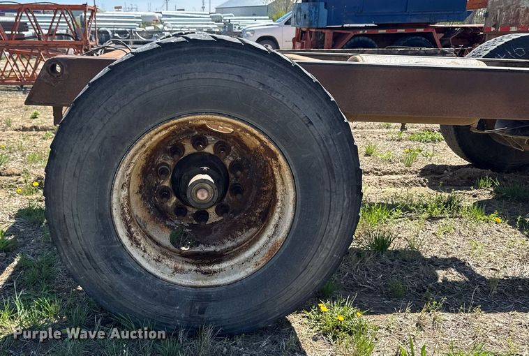 image for item DV2537 2010 Brady end dump pup trailer chassis