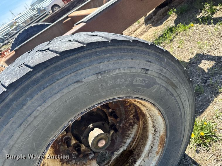 image for item DV2537 2010 Brady end dump pup trailer chassis