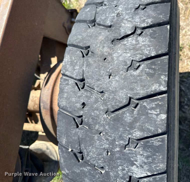 image for item DV2537 2010 Brady end dump pup trailer chassis