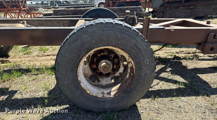 image for item DV2537 2010 Brady end dump pup trailer chassis