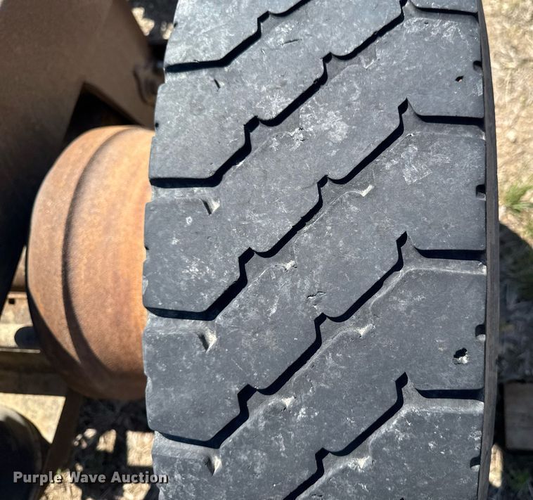 image for item DV2537 2010 Brady end dump pup trailer chassis