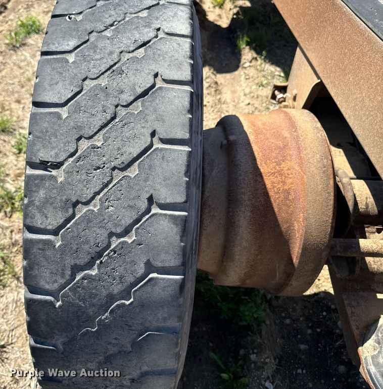 image for item DV2537 2010 Brady end dump pup trailer chassis