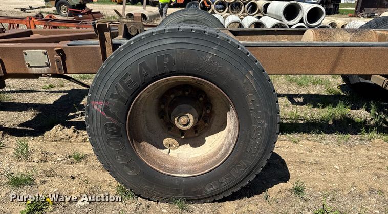 image for item DV2537 2010 Brady end dump pup trailer chassis