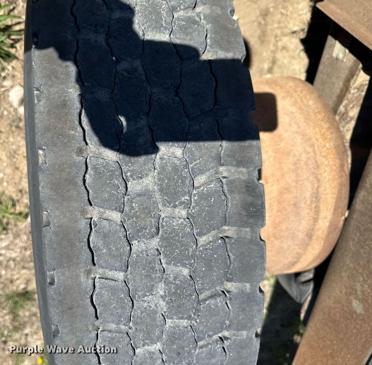 image for item DV2537 2010 Brady end dump pup trailer chassis