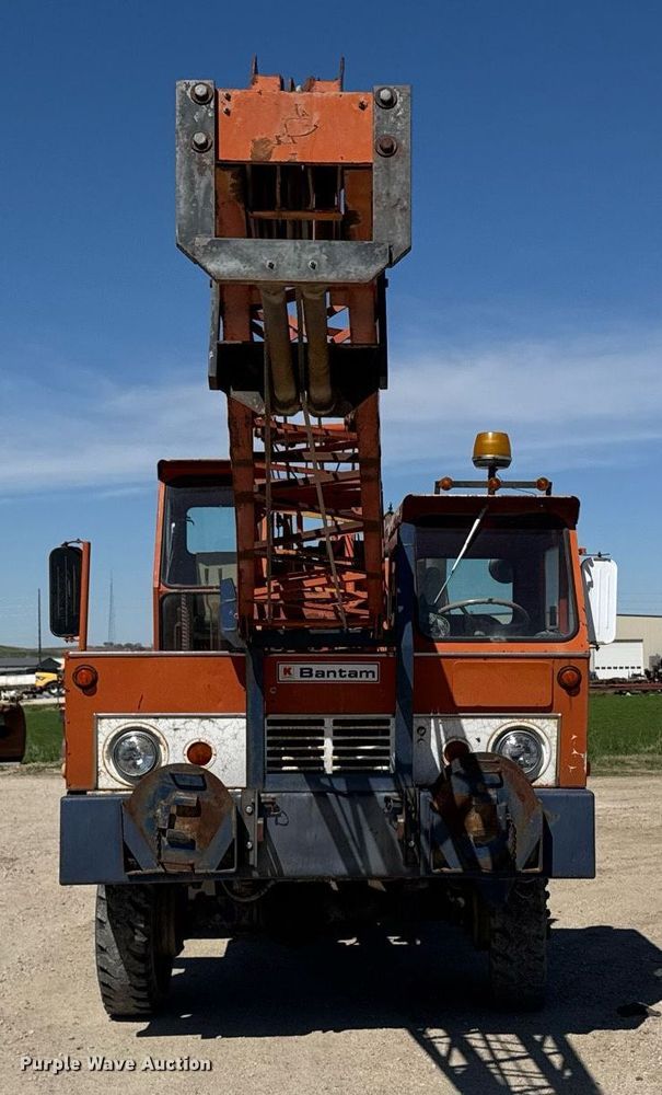 image for item DV2538 1975 Bantam 306 crane