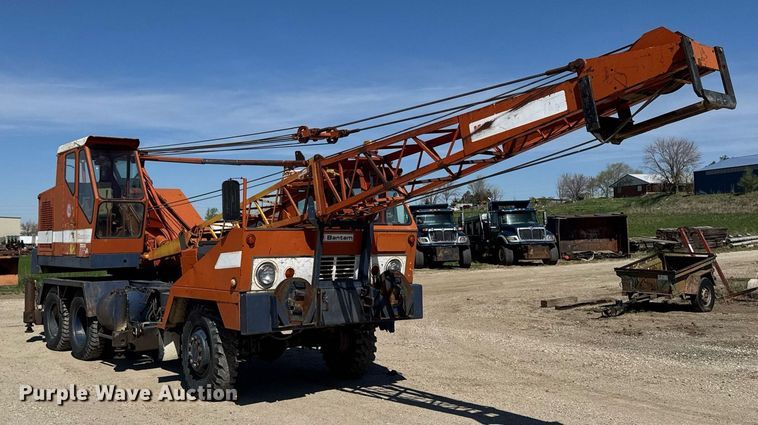 image for item DV2538 1975 Bantam 306 crane