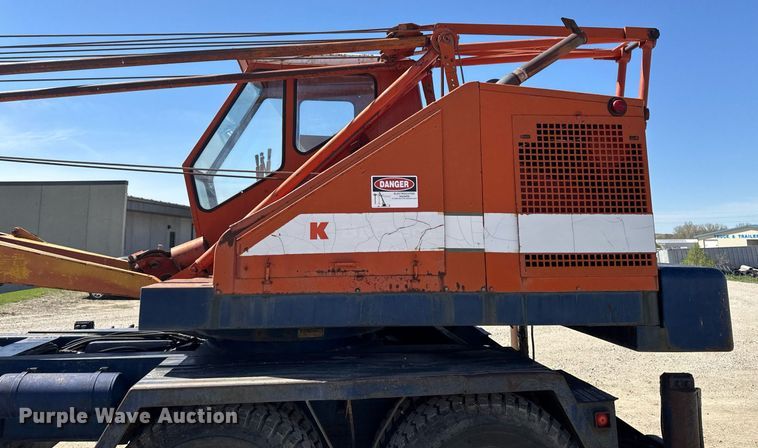 image for item DV2538 1975 Bantam 306 crane