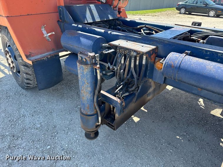 image for item DV2538 1975 Bantam 306 crane