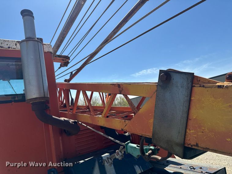 image for item DV2538 1975 Bantam 306 crane