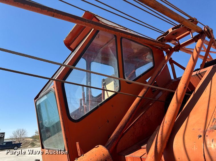 image for item DV2538 1975 Bantam 306 crane