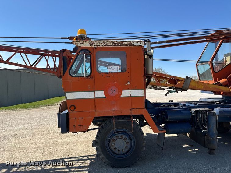 image for item DV2538 1975 Bantam 306 crane