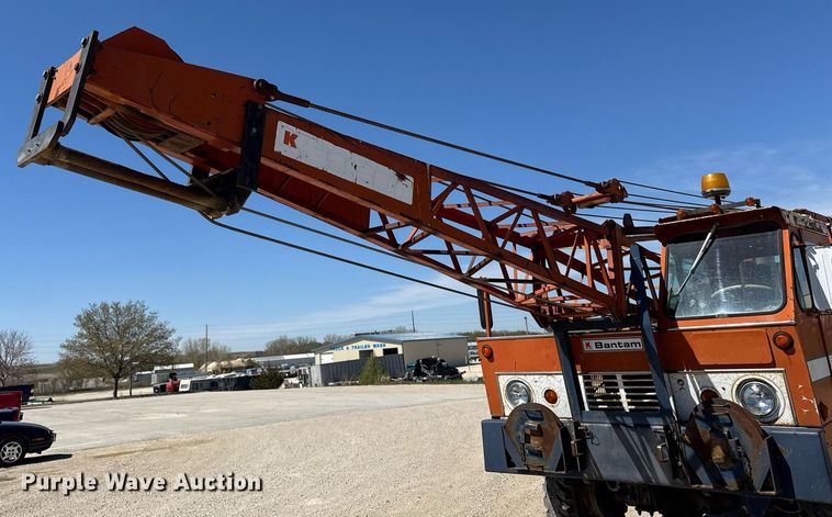 image for item DV2538 1975 Bantam 306 crane
