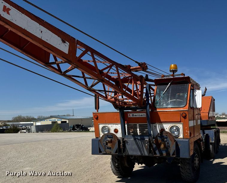 image for item DV2538 1975 Bantam 306 crane