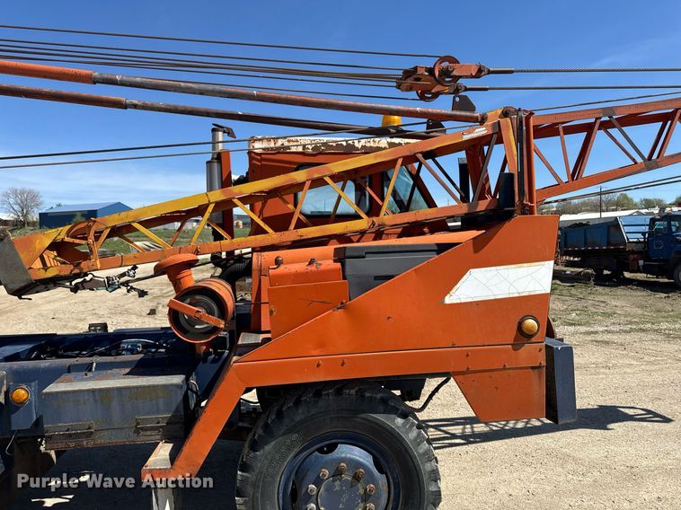image for item DV2538 1975 Bantam 306 crane