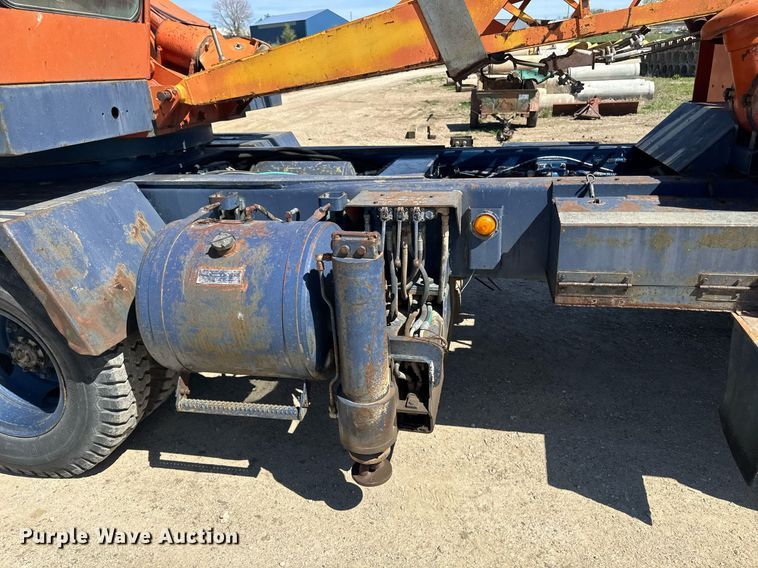 image for item DV2538 1975 Bantam 306 crane