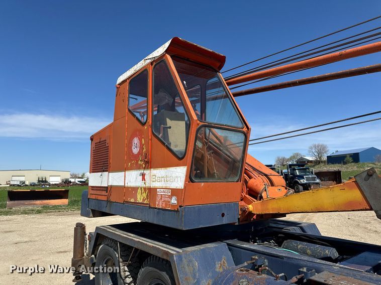 image for item DV2538 1975 Bantam 306 crane