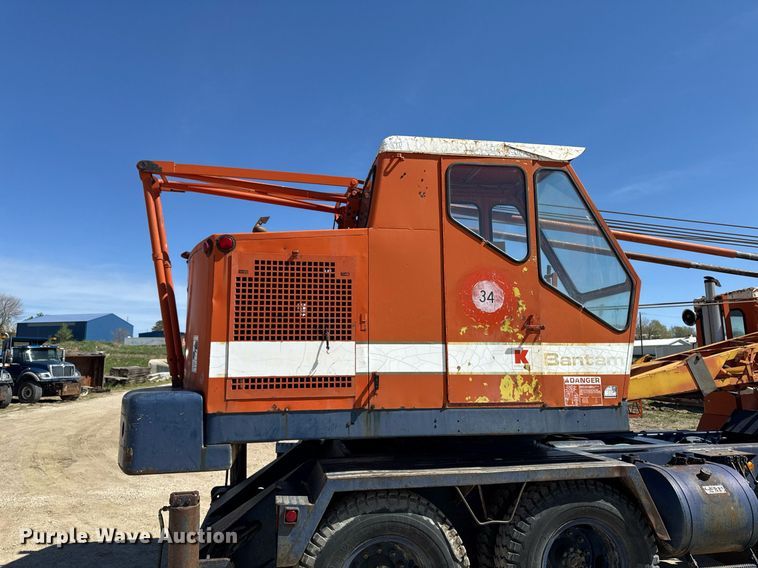 image for item DV2538 1975 Bantam 306 crane