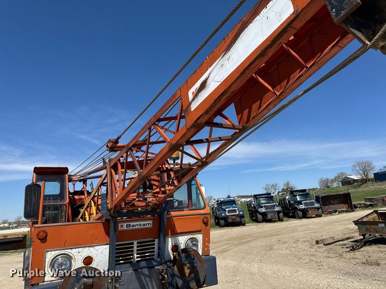 image for item DV2538 1975 Bantam 306 crane