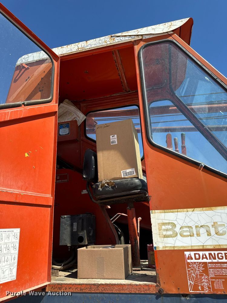 image for item DV2538 1975 Bantam 306 crane