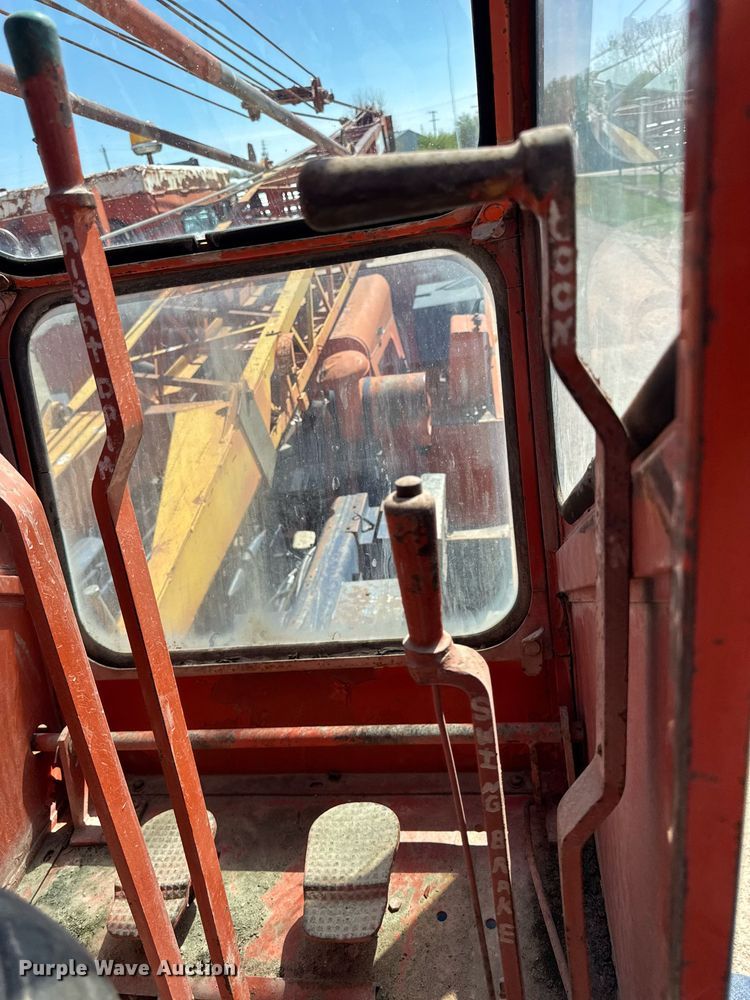 image for item DV2538 1975 Bantam 306 crane