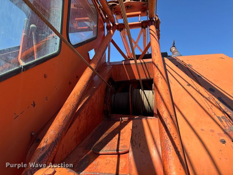 image for item DV2538 1975 Bantam 306 crane