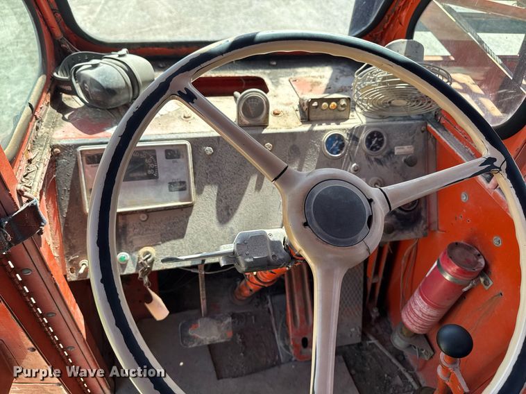 image for item DV2538 1975 Bantam 306 crane