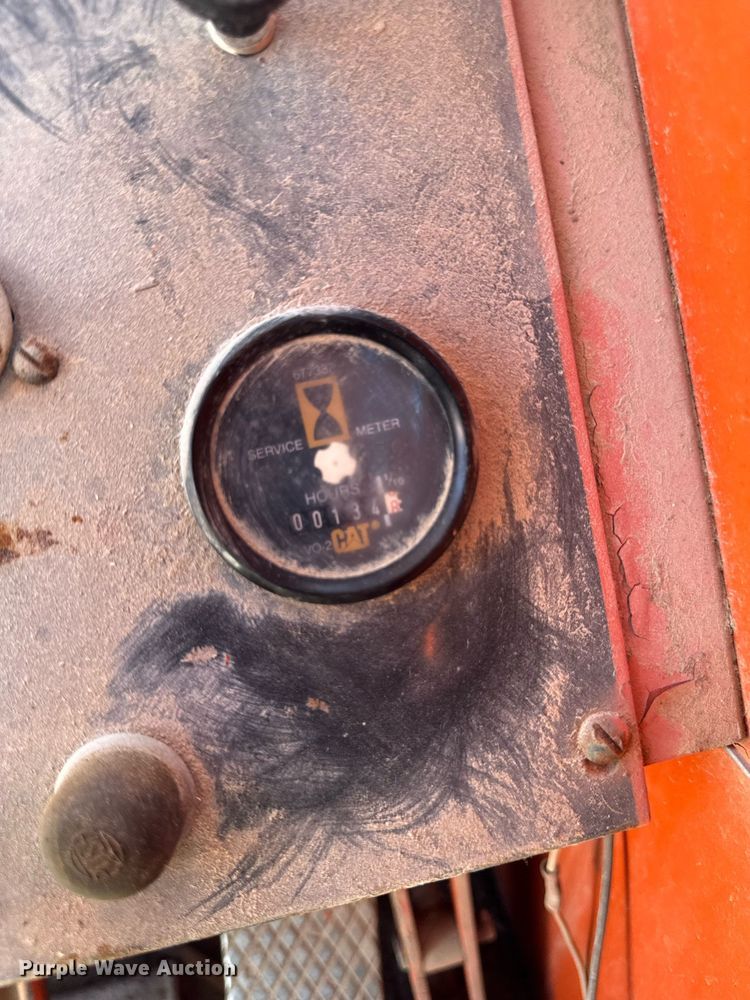 image for item DV2538 1975 Bantam 306 crane