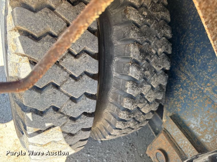 image for item DV2538 1975 Bantam 306 crane