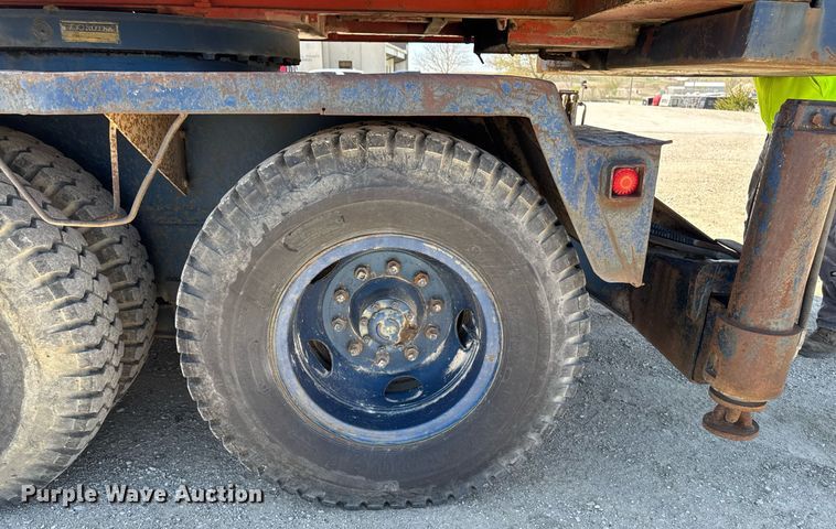 image for item DV2538 1975 Bantam 306 crane