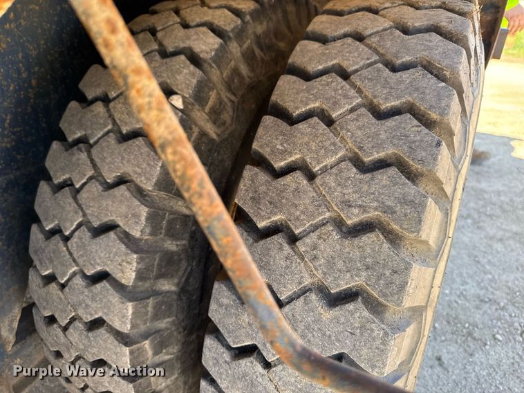 image for item DV2538 1975 Bantam 306 crane