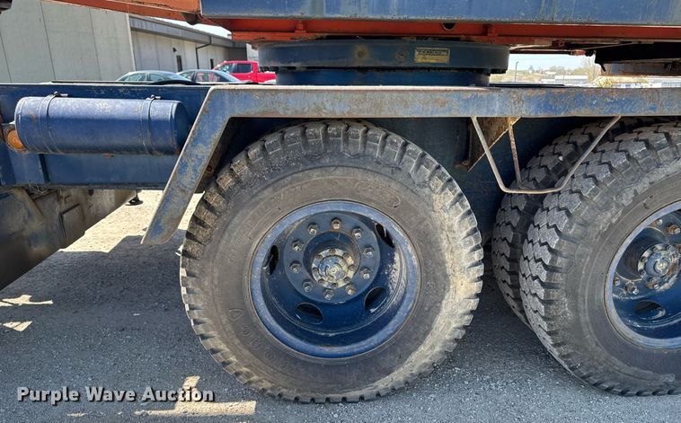 image for item DV2538 1975 Bantam 306 crane