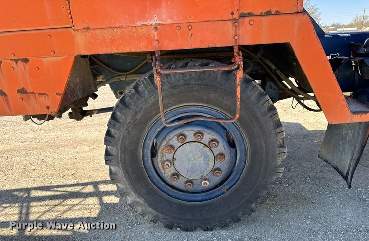 image for item DV2538 1975 Bantam 306 crane