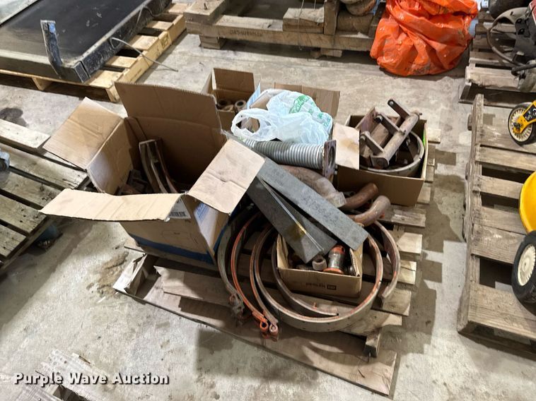 image for item DV2538 1975 Bantam 306 crane