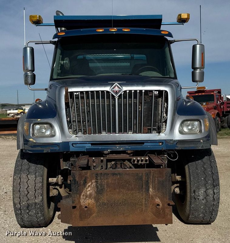 image for item DV2543 2004 International 7600 dump truck
