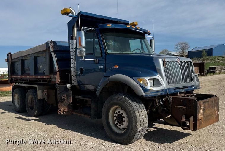 image for item DV2543 2004 International 7600 dump truck