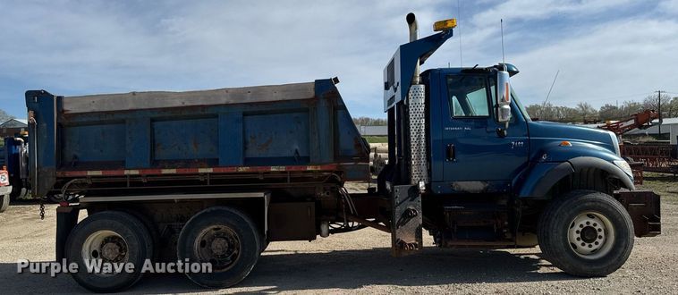 image for item DV2543 2004 International 7600 dump truck