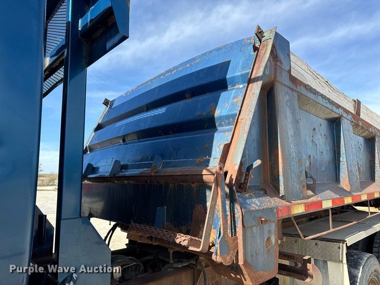 image for item DV2543 2004 International 7600 dump truck