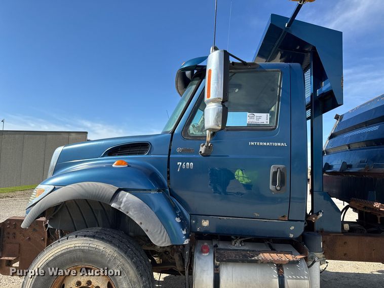 image for item DV2543 2004 International 7600 dump truck